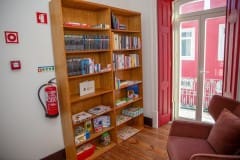 20_Library-in-Casa-Rene-Overview-2